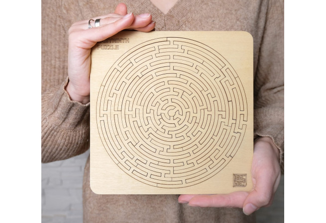 Fotos und Abbildungen von Labyrinth Puzzle. ESC WELT.